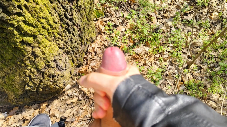 Bayer911: Venkovní chcaní, wank a sperma