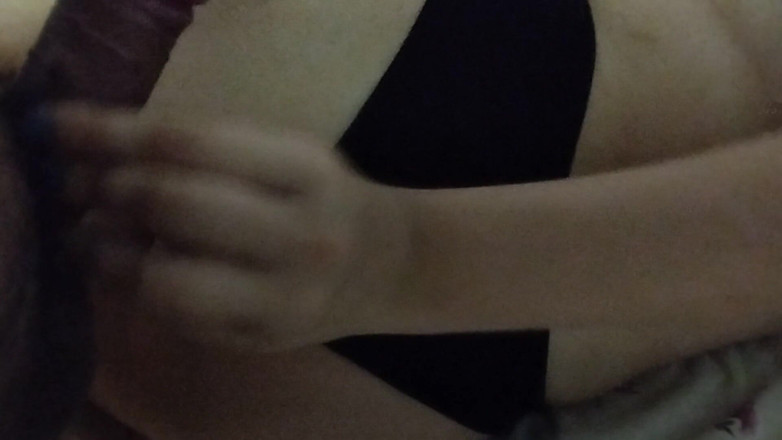 Mexicasero: Mi hermanastra en tanga me masturba