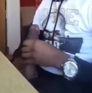 Big black cock BBCee: Büyük siyah yarağımı okşuyor