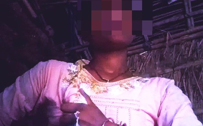 RJ NISHA: Desi Mallu ciocia w Różowy Frock Masowanie jej piersi