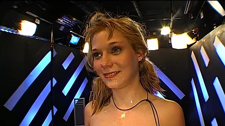 Casting GIRLS AND FIRST PORNO: Mara krijgt haar gezicht bedekt met sperma in een intense...