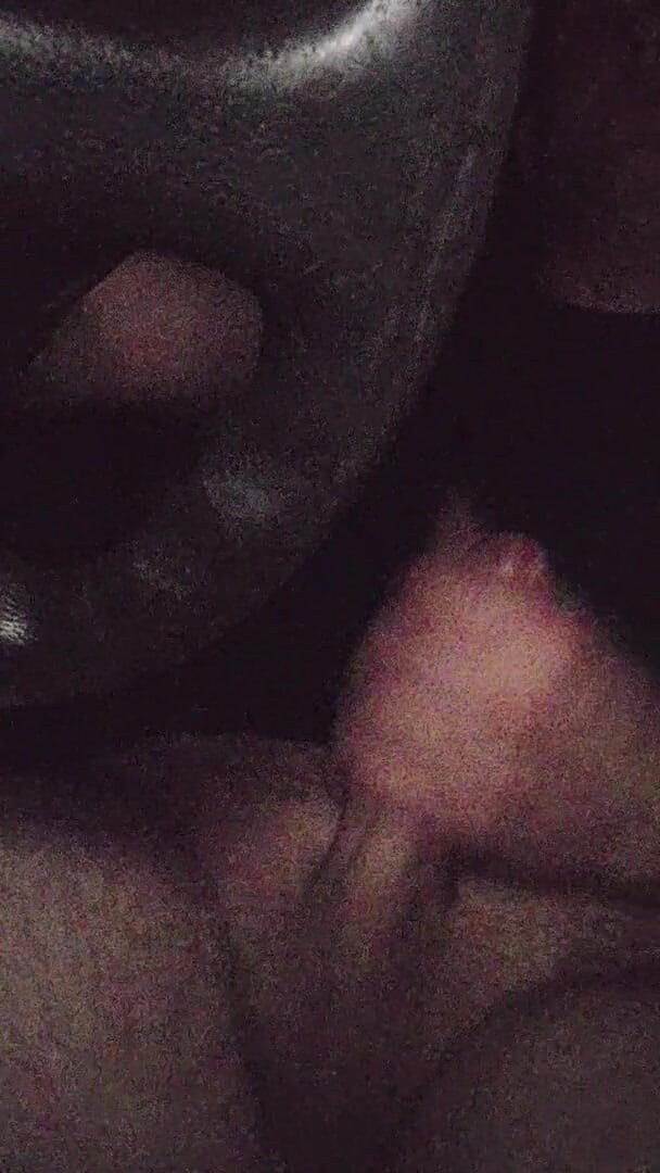 Incredible Dick: Napalony facet szarpie się w ciężarówce