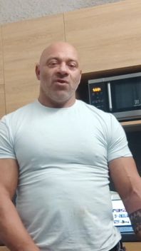 Культуристу папочке отсосали