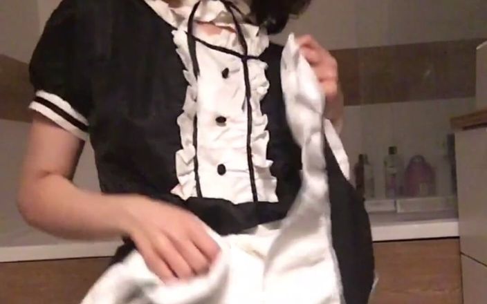Soft Vulgar: Adoro il suo vestito da cameriera così tanto potrei pulire...