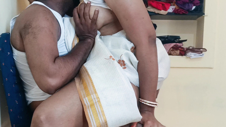 Pushpa porn: 浮気Malluおばさんホットロマンスクソホットバイラルビデオ