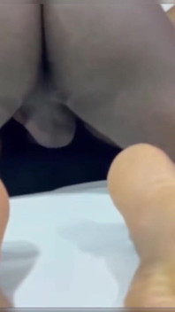 흑인 남성이 트랜스 남성의 질을 빨고 그가 자신의 성기를 통째로 빨게 한다