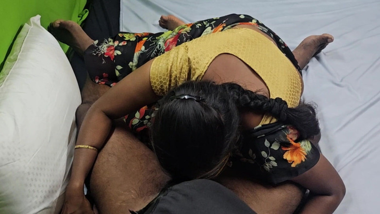 Tamilnilavu: La timida casalinga tamil fa un pompino caldo all'amico di...
