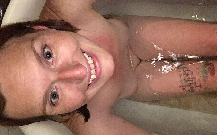 Rachel Wrigglers: Verlockend geil von einem heißen Bad zu sein, habe ich...