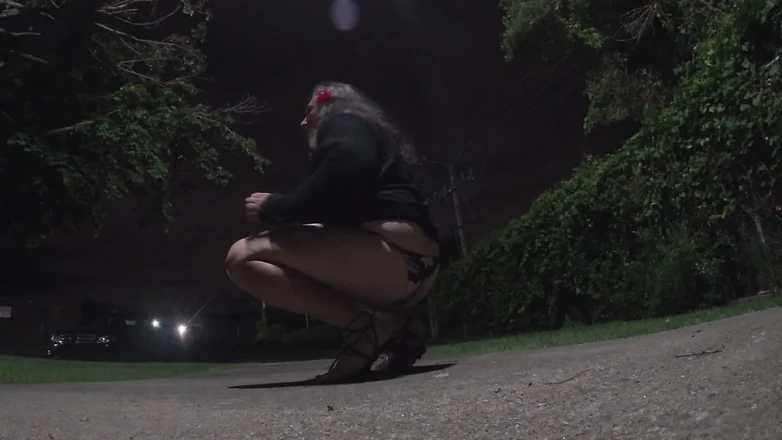 JonasBen: Mature Sissy Crossdresing Adentures Outdoors at Night