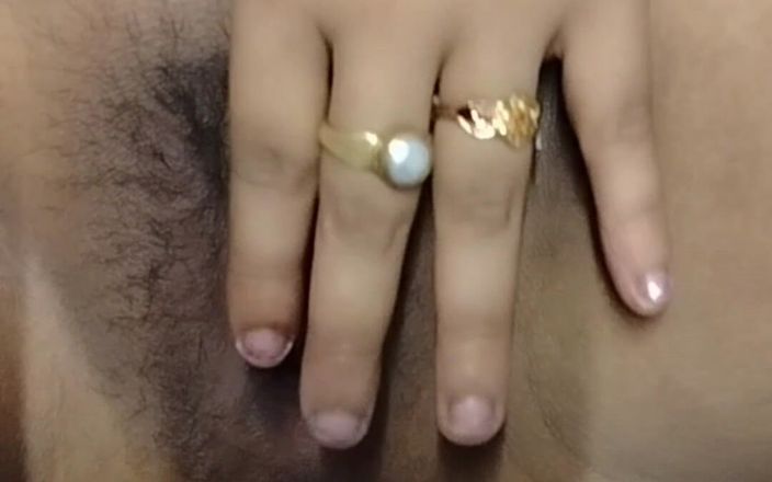 Bongsoniya69: 開いたプッシーで手マンする義理の姉妹