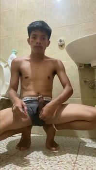 Pinoy Twink Toilet Wank and Cumshot