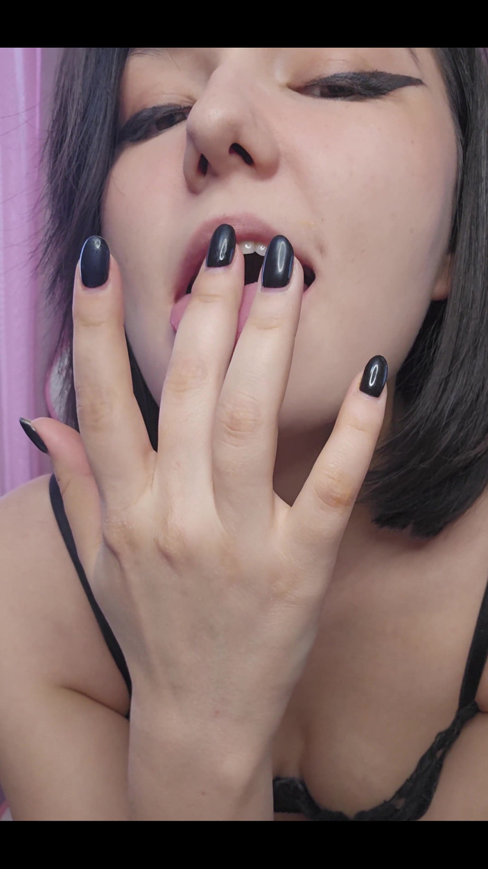 Sweet Ophelia: Teen nứng với bộ ngực nhỏ