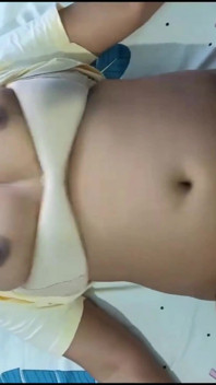 Sevimli liseli kız erkek arkadaşıyla oral seks orgazmı xxx amına boşalma