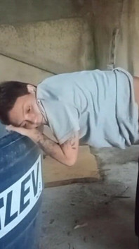 Šukám zadek boty na terase 100% análně