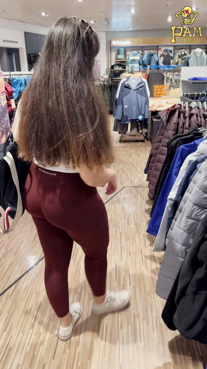 Pamsnusnu: 大きな胸の美女が試着室で服を試着し、結局チンポをしゃぶる