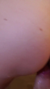 Behaart blowjob und dann sperma halb auf dem bauch und halb drinnen