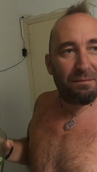 Birbirimizin çişini yutuyoruz, neredeyse bir litre yuttu