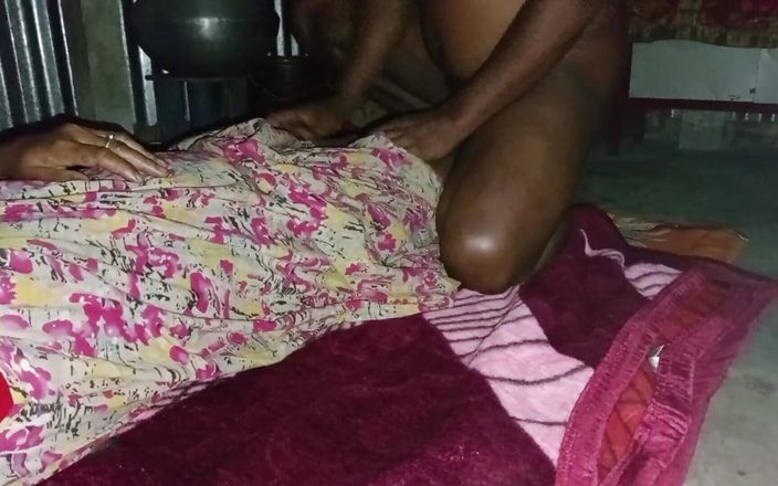 Desi fucking: Video aku dan istri bangla chatti moni lagi asik