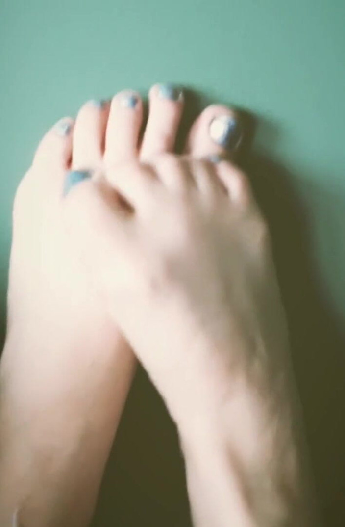 Alicia Stylez: Feet feet fret