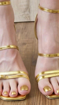 Une Ado Pieds En Talons