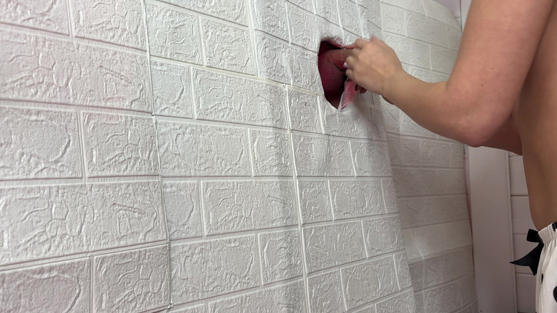 misss_vikki: Gloryhole: Hij smelt alsof hij op haar heeft gewacht