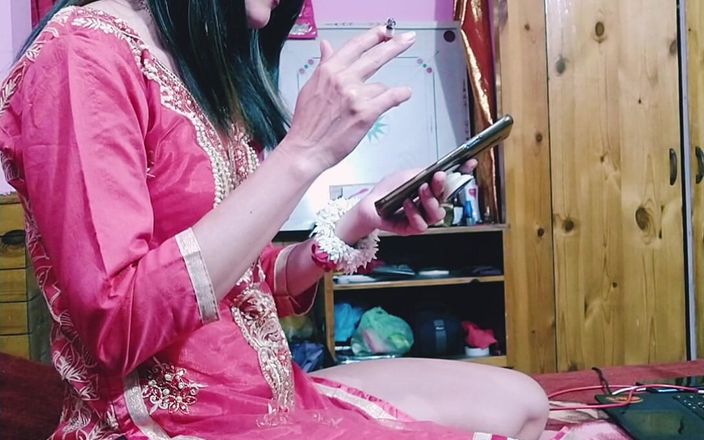 Bolly Karma: Gorąca milf dostaje dym przed ssaniem kutasa