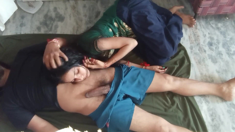 Desi stepfamily: desi hot romantik 18+ sauteli beti sautele paapa ko choos rahi...