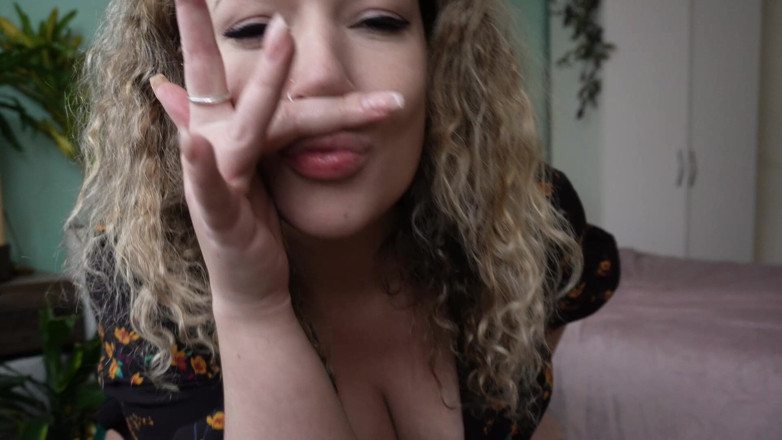 SashaCurves: Sniffing My Stinky Asshole