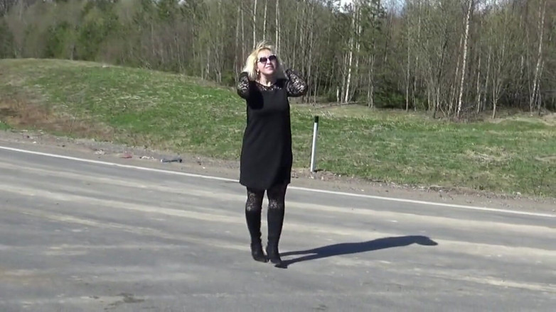 Nylon-Heels: Naughty babe on the road