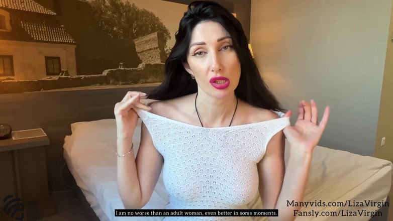 LizaVirgin: Ateşli orta yaşlı seksi kadın üvey kızının erkek arkadaşını emiyor