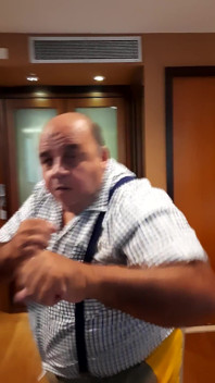 SUDUT PANDANGAN PERTAMA: Bubba berkongkek berkongkek vs Pekerjaan di Hotel