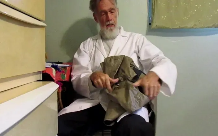 Mr hairy gardener: Yum, Yum, Eat 'em up Scientist Video Part 1