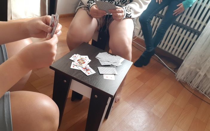 Lesbian-illusion: J’ai perdu à Cards et ma copine. - illusion lesbienne