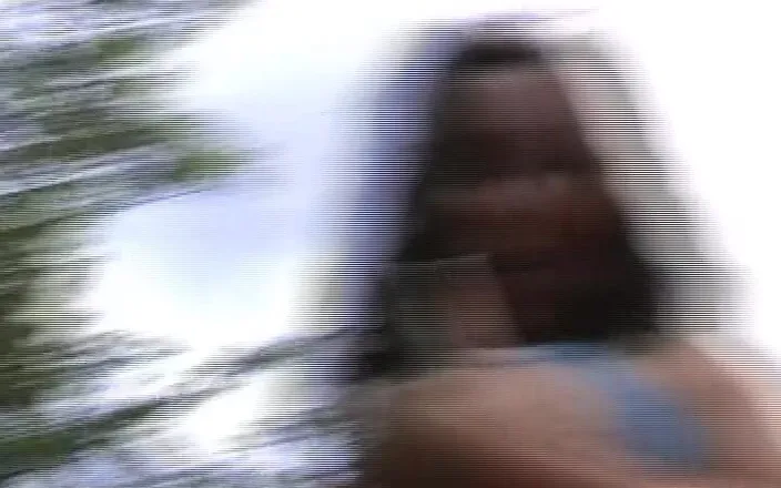 Porno kino: Amateur German Babes Sucking One Dick Outdoors
