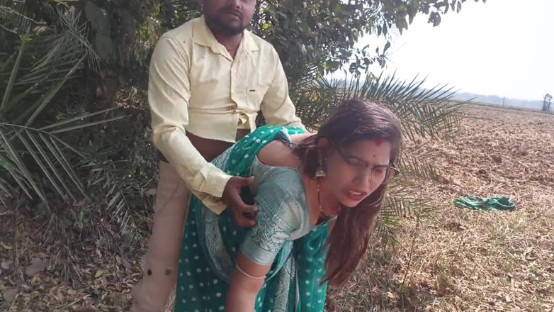 Sona bhabhi: Bengaalse sexy dorpsvrouw beukt haar man en ontmoet haar vriend...