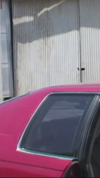 Hermosa milf es follada en un arroyo por dos pollas cachondas