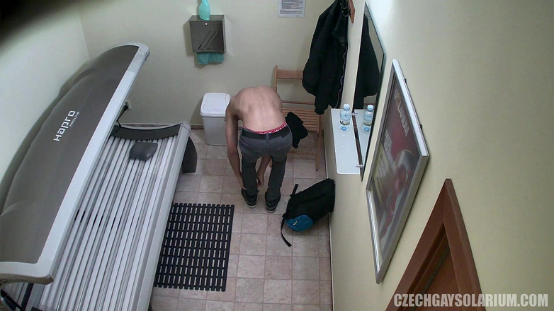 Czech Gay Solarium: Odhalení českého gay solarium 42 buff chlapa v soukromí soláriu