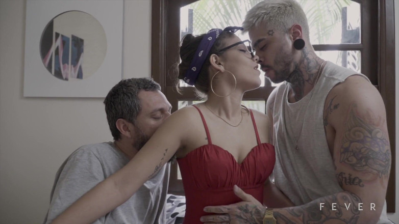Fever Films: Je trompe mon copain avec deux mecs