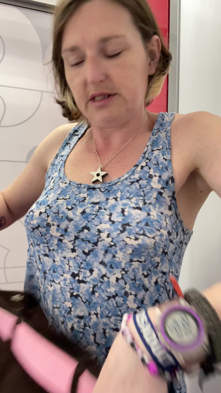 MistressWriggler: เริ่มแก้ผ้าในทริปช้อปปิ้งวันเกิด - ถ่ายไม่สําเร็จ