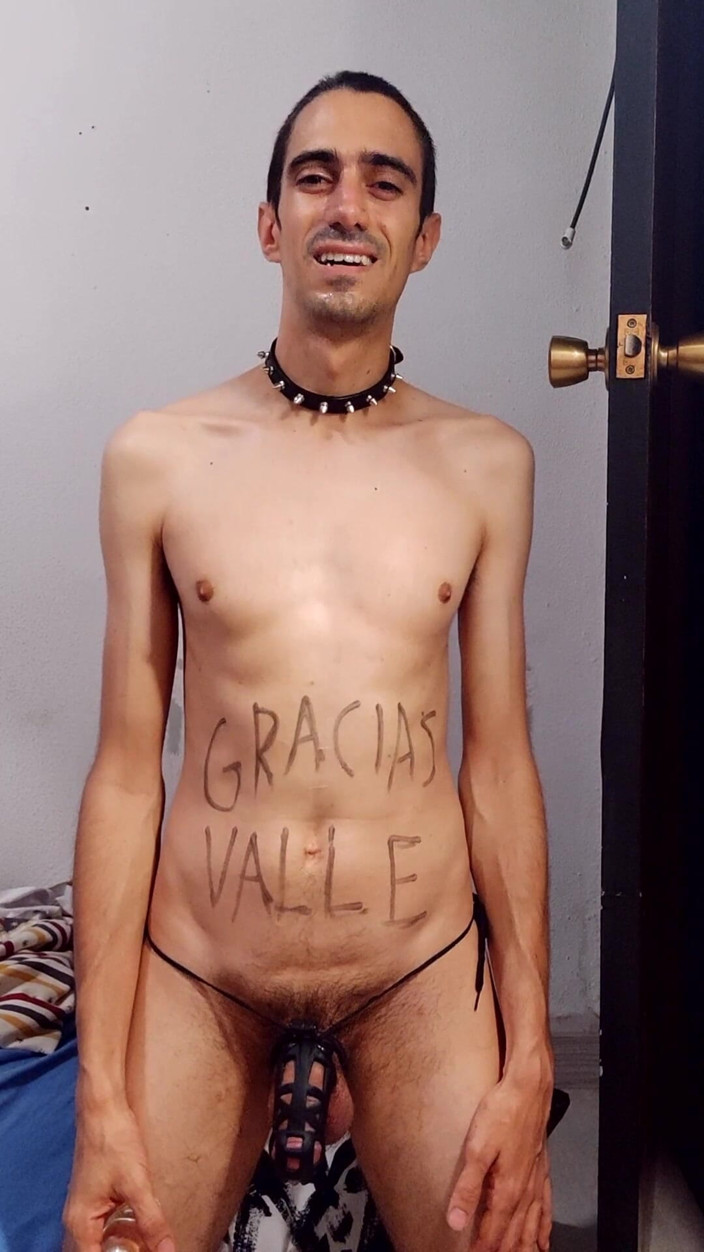 Slave Sparrow: 핫한 소스를 애널 윤활제로 사용하라는 명령을 받은 노예
