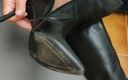 Coryna nylon: Черные чулки и черные сапоги