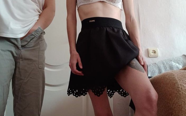 Lesbian-candys: Le amiche grandi e magri si masturbano e vengono rapidamente