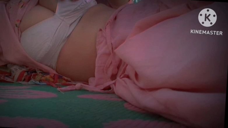 TricolorMusic3: ちょうどサルワールを脱ごうとしていたのに、腰を外そうとしていた