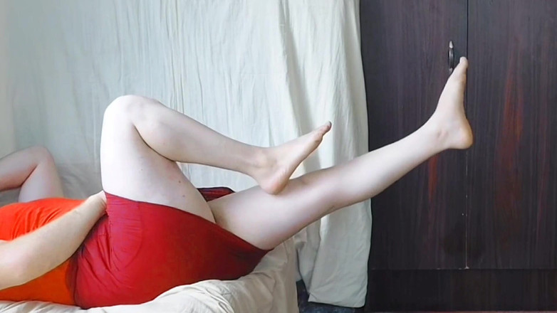 Kitty_Cross: Carina trans spompina un bacio alla telecamera