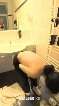 Sesso Con Una Teen Consegna La Pizza per Soldi in Hotel. Ha Delle Piccole E Abbastanza Grandi Tette E Un Gran Bel Culo.