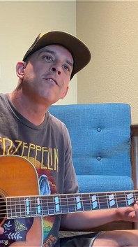 Duke Silver Sings mad World es ist ein ziemlich trauriges Lied, weil mit live in einer sehr traurigen Welt