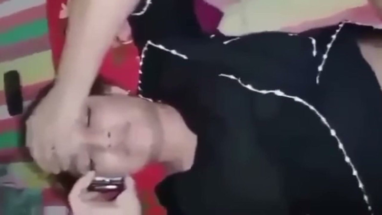 Kavita69: ฉันใส่ส่าหรีสีดําและพี่เขยเย็ดฉันข้างหลังและท่าหมา