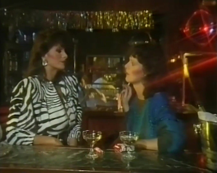 Vintage Climax: Milf brunetka se baví se dvěma ptáky
