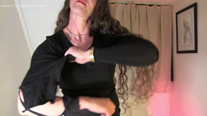 Claudia Kink: Gespierde scheurt een t-shirt uit elkaar