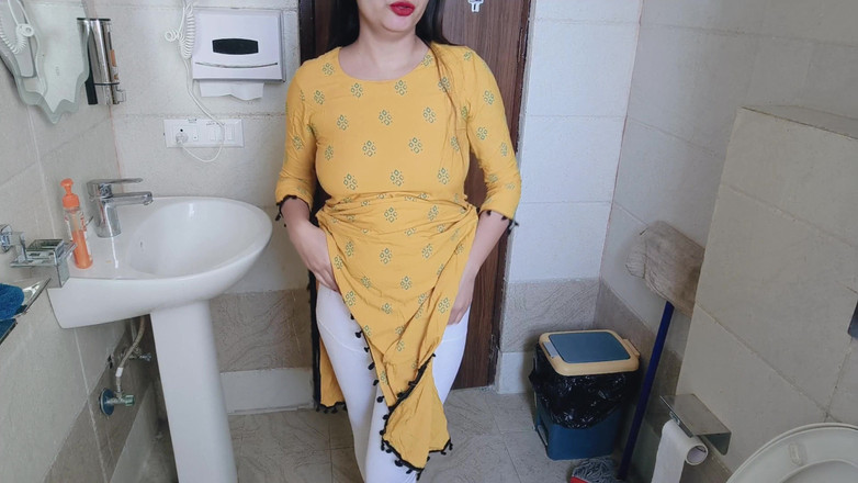 Saarabhabhi6: 힌디어 오디오로 돈을 훔치는 소년과의 인도 캄왈리 섹스